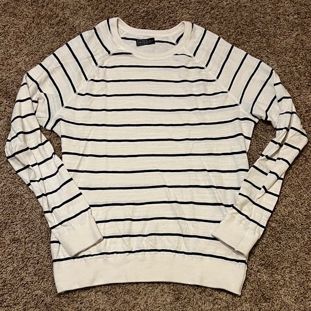 GAP Men's Lightweight Crewneck Shirt White and Navy Blue Stripes